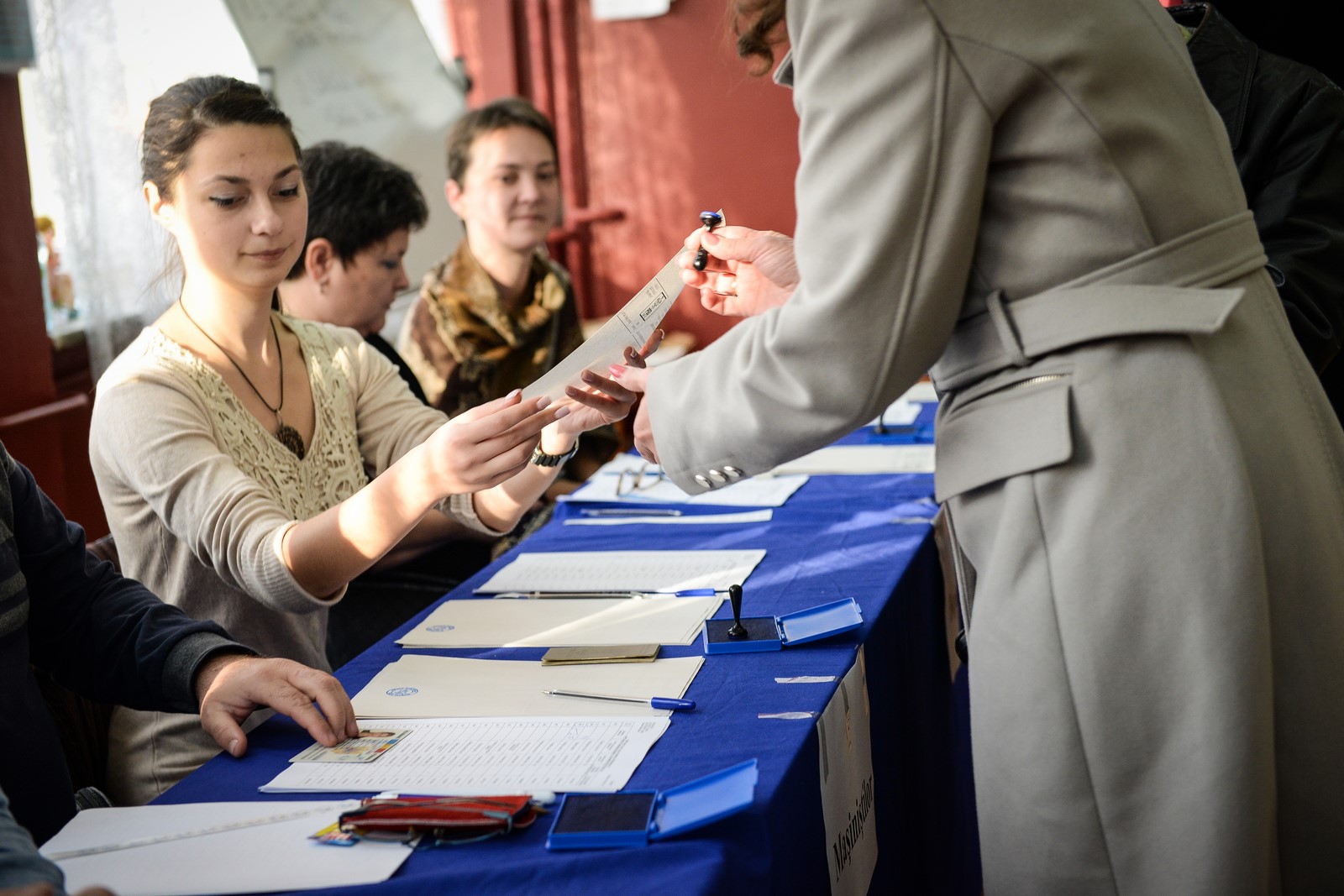 VOTEAZĂ CURAT. 500 de polițiști păzesc duminică secțiile de vot