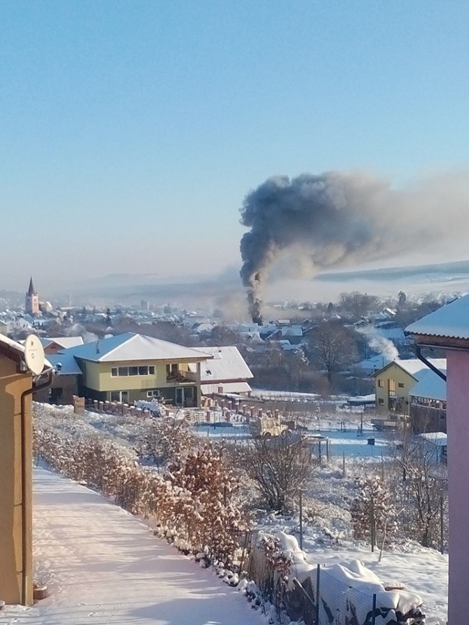 ACTUALIZARE Vulcanizarea din Cisnădie a luat foc de la coșul de fum