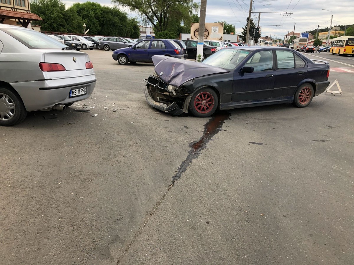 FOTO-Accident în Mediaș. O femeie a ajuns la spital