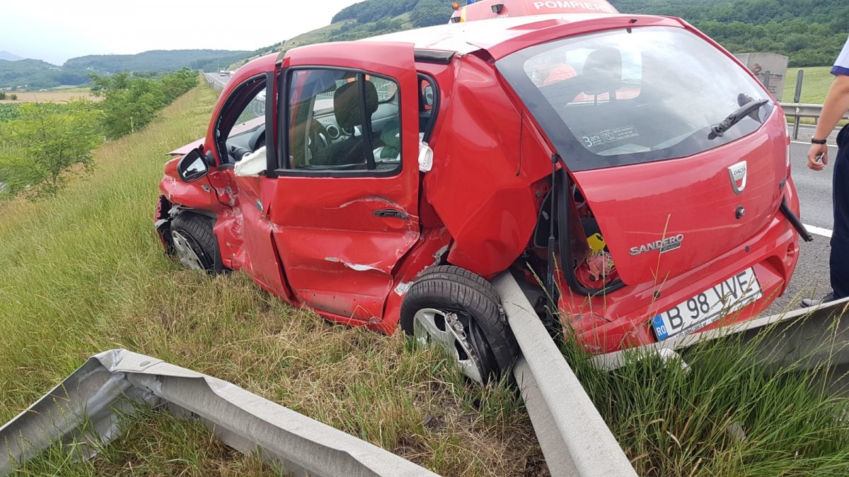 GALERIE FOTO-Accident pe autostradă, lângă Cristian. Șoferul are 74 de ani