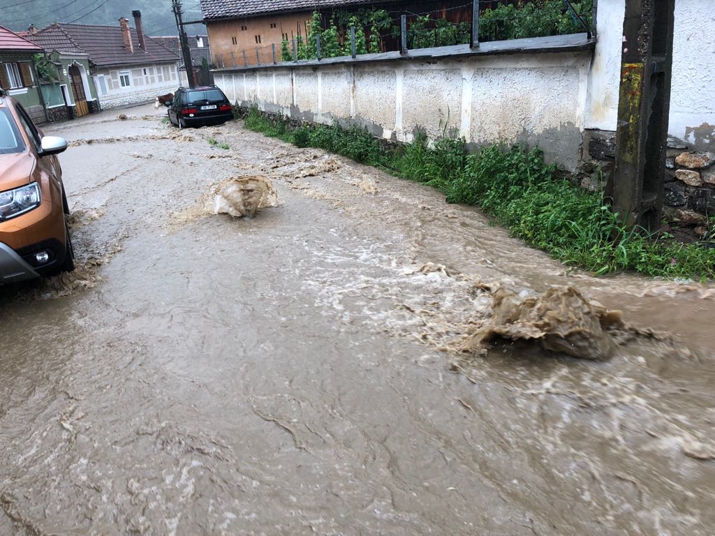 Foto Video | Rupere de nori la marginea Sibiului. Trafic îngreunat pe DN1