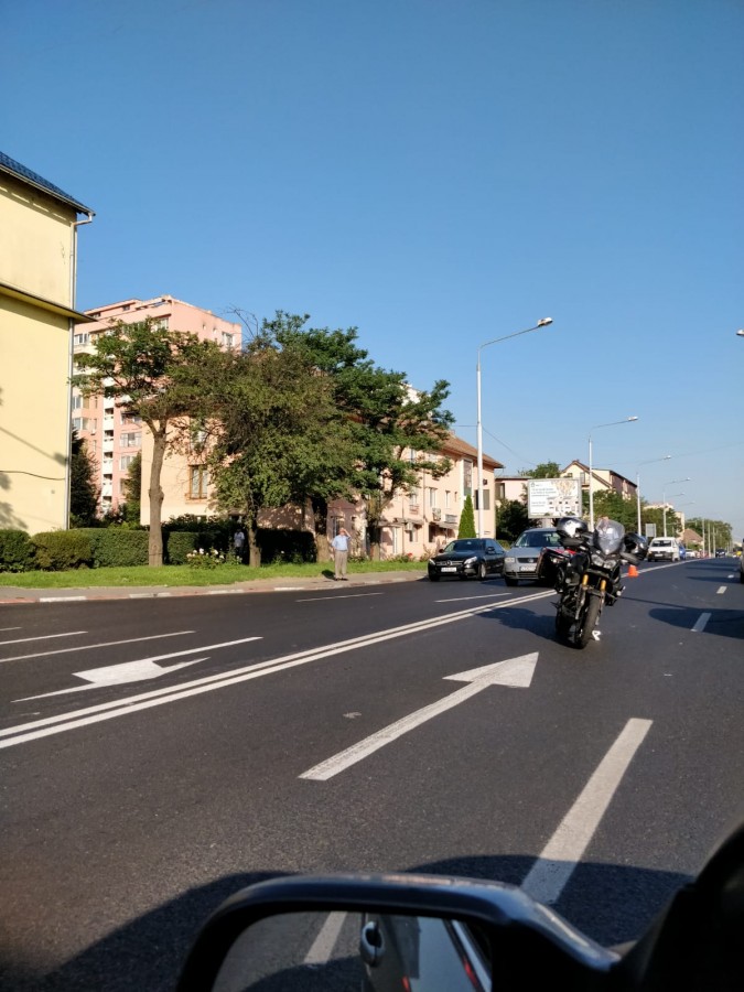 Accident pe Milea, între un motociclist și o mașină. O femeie a fost rănită