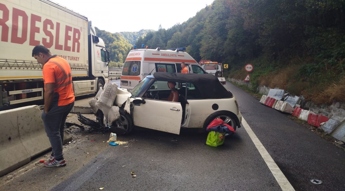 FOTO - Val neobișnuit de accidente pe Valea Oltului, în exact același loc