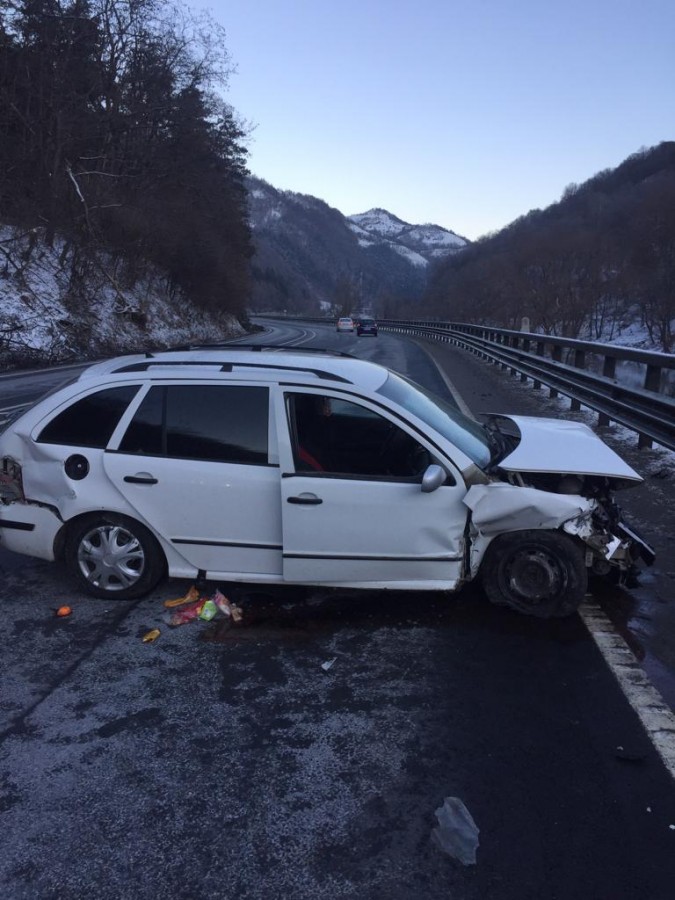 Zi neagră pe drumurile Sibiului. Accident cu patru victime pe Valea Oltului, între care doi minori