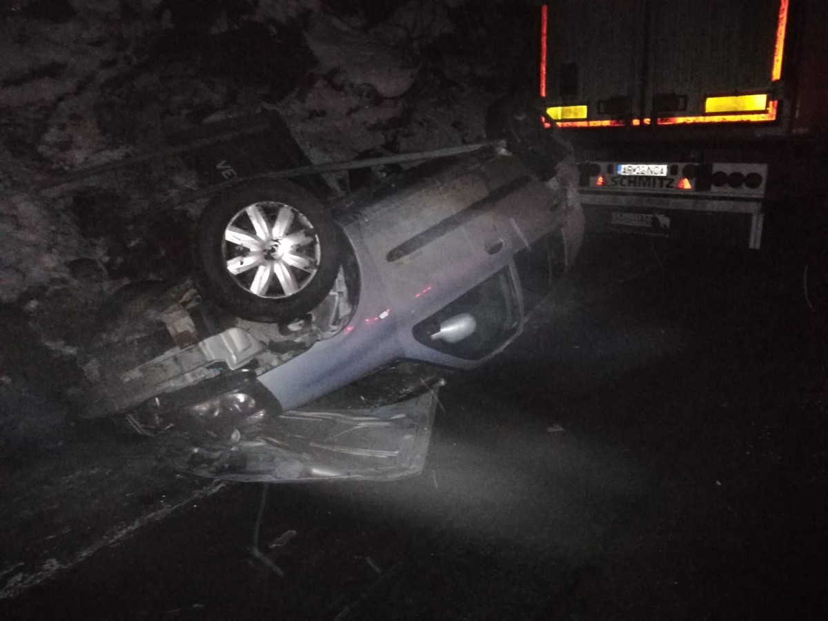 VIDEO-Accident în lanț pe Valea Oltului. Două TIR-uri s-au lovit frontal