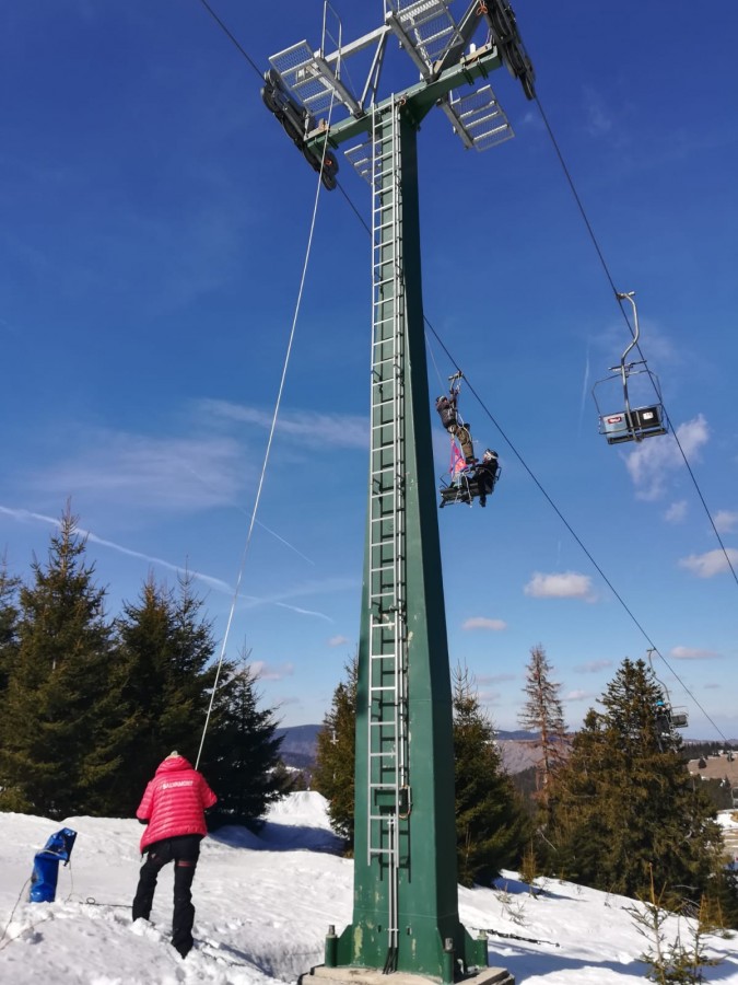 FOTO-Reprezentanții Arena Platoș spun că avaria la telescaun a fost provocată de doi turiști