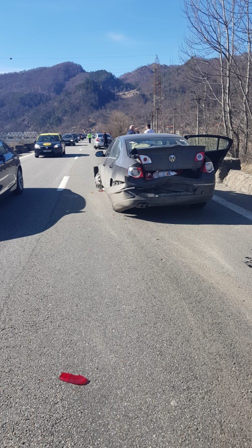 ACTUALIZARE Accident în lanț pe Valea Oltului. O gravidă printre răniți