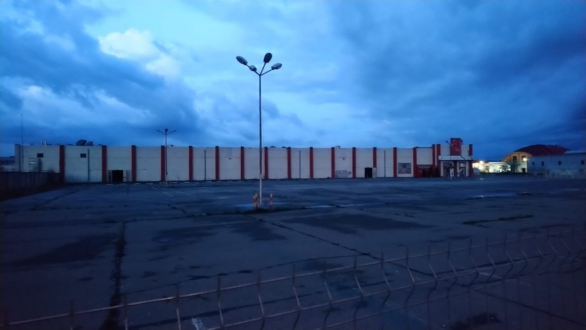 Intervenție de urgență a pompierilor, la fostul XXL. Unde arde?