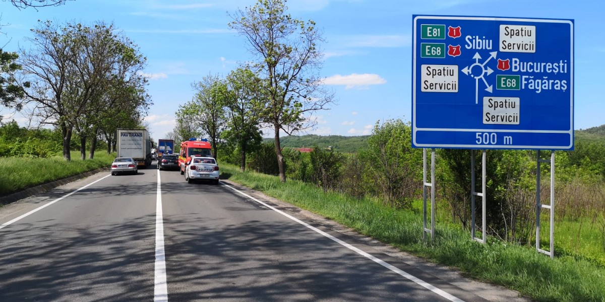 Femeie însărcinată în 8 luni, rănită într-un accident. Trafic greoi pe DN7, la Tălmaciu