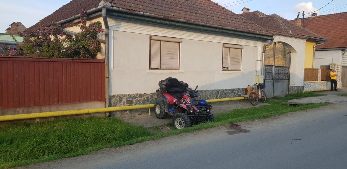 Vârstnic rănit grav, după ce s-a răsturnat cu ATV-ul. Intervine elicopterul SMURD