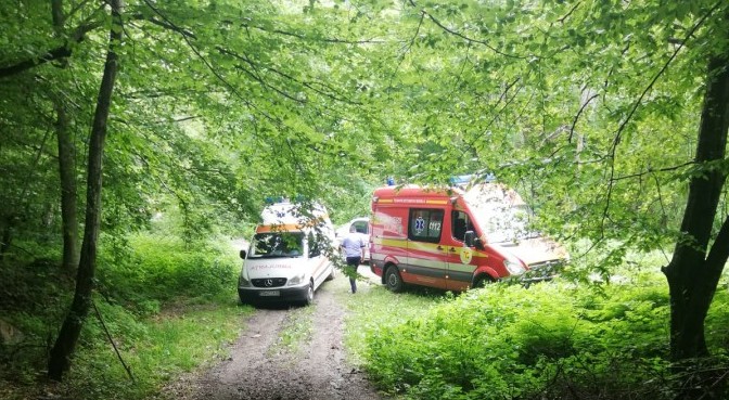 Ambulanță cu pacient, implicată într-un accident. Rănitul, preluat de ISU