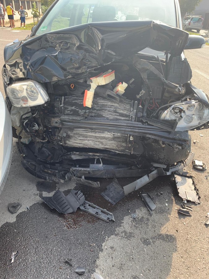 Șoferiță neatentă. A provocat un accident după ce nu a acordat prioritate