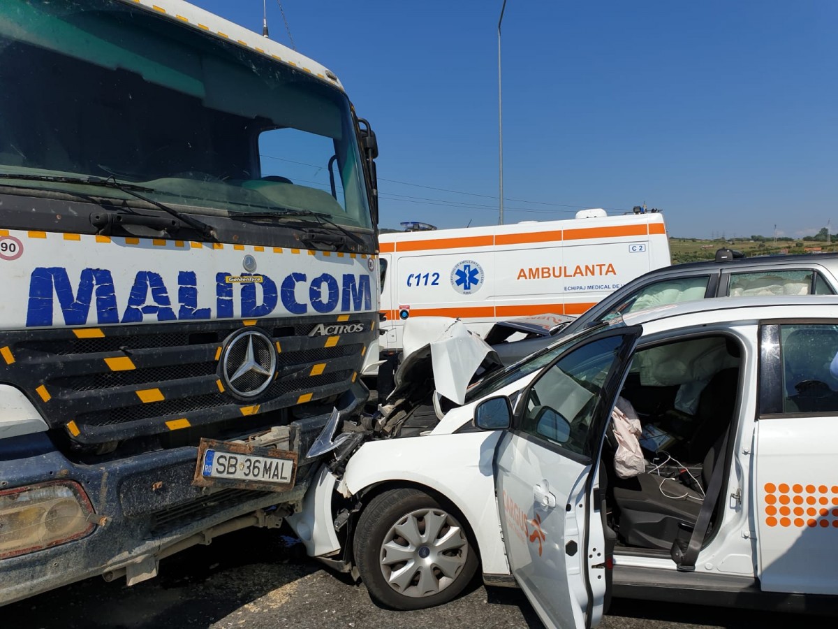 Accident cu patru răniți, la intrarea pe autostradă dinspre Ștefan cel Mare