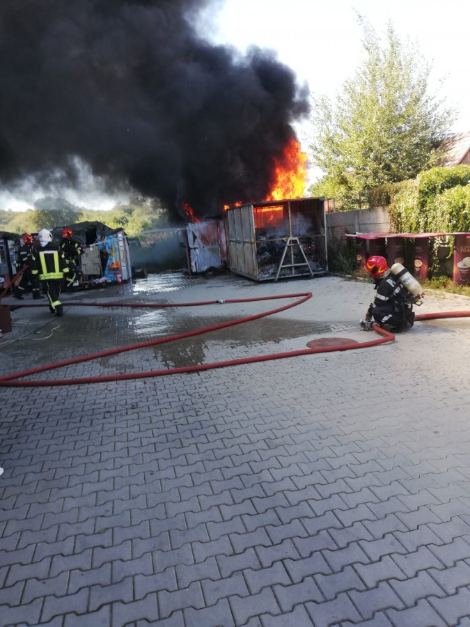 Incendiu la un depozit din Șelimbăr FOTO VIDEO