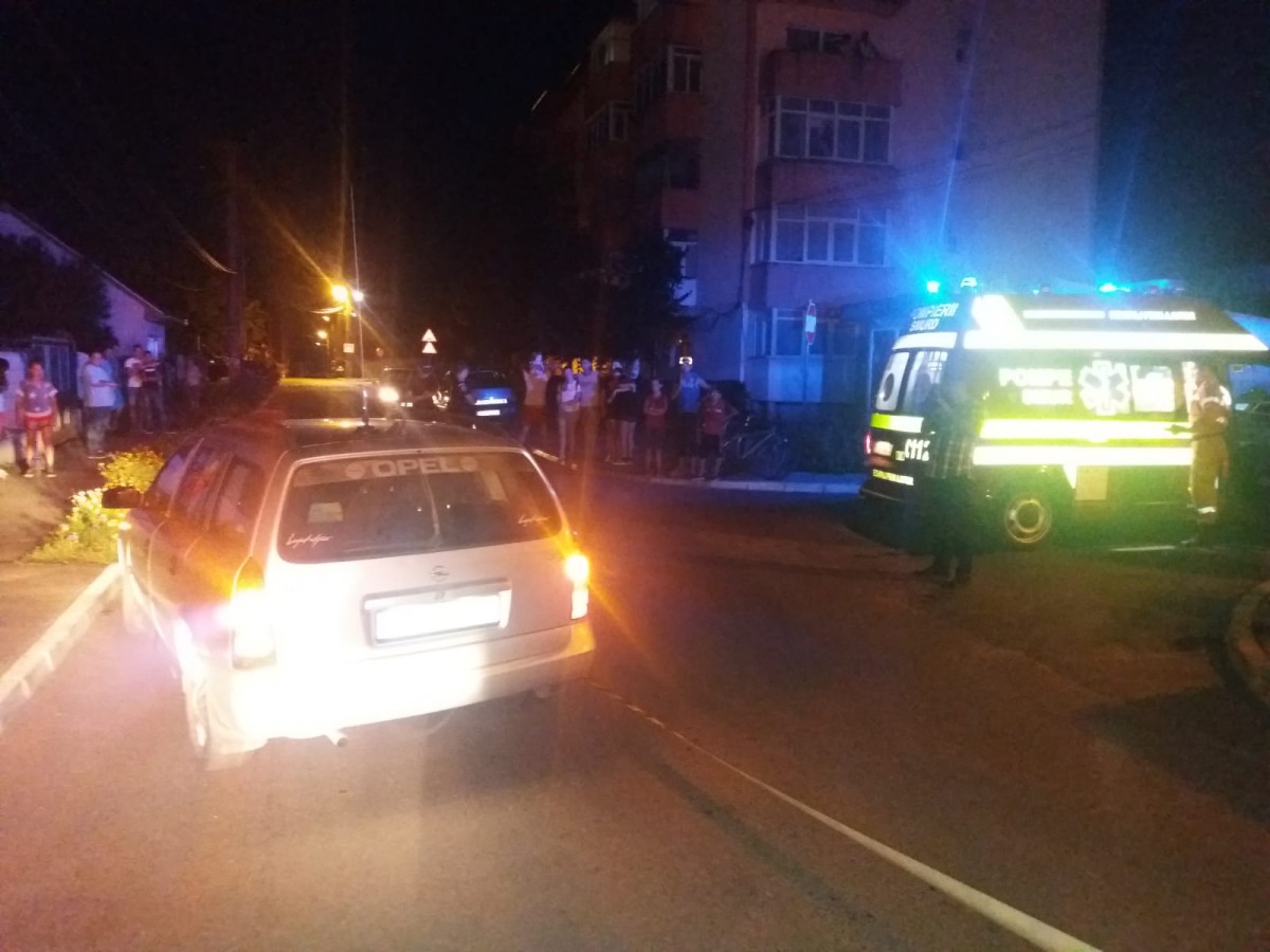 Băiețel de 7 ani, în spital după ce l-a călcat mașina. Se plimba cu bicicleta