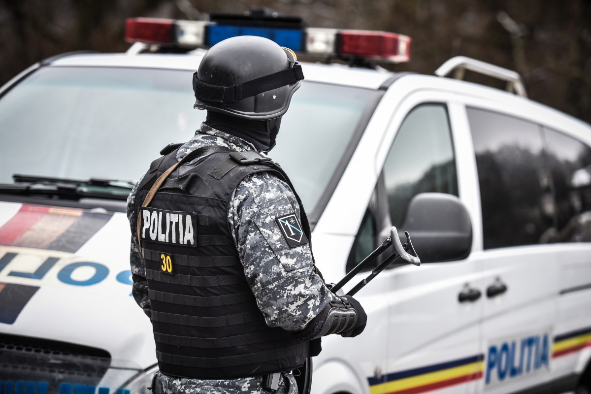 Patru persoane reținute pentru înșelăciuni prin metoda Accidentul, în Sibiu și alte trei județe