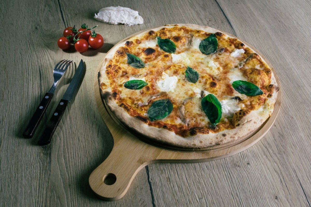 Cea mai bună pizza din centrul Sibiului va fi livrată gratis la domiciliu