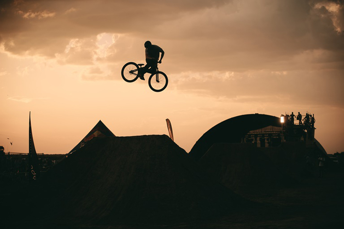 Zboara! Pedaleaza! Creeaza! Experimenteaza! Acesta este spiritul Airfield Festival!