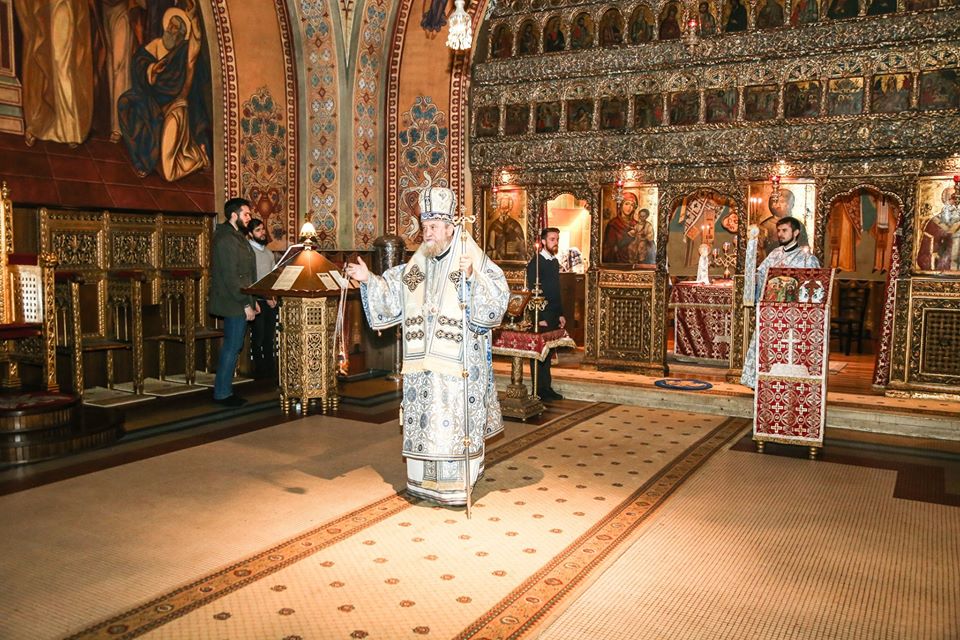Guvernul a cedat: se poate face împărtășanie cu o singură linguriță