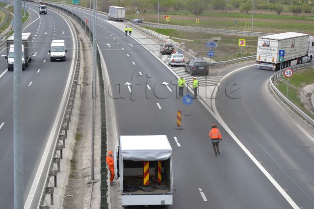 GALERIE FOTO Accident pe autostrada, la intrarea dinspre Agnita