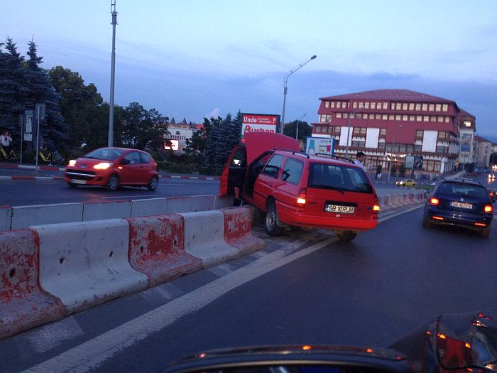 FOTO Accident spectaculos in fata hotelului Ramada