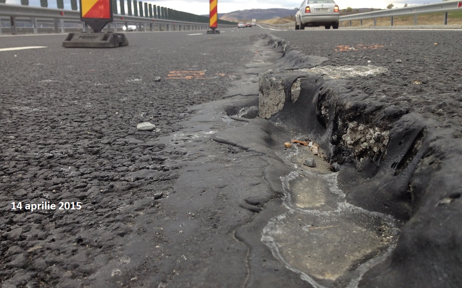 Au "rezolvat" fisura aparuta in autostrada noua: au asternut asfalt proaspat peste