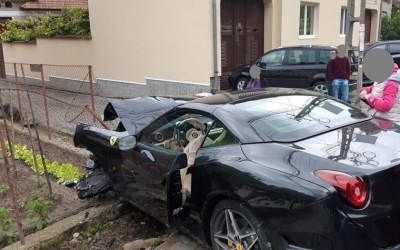 FOTO-Ferrari serios avariat pe Transalpina, în weekend-ul deschiderii
