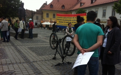 FOTO, VIDEO Protest pentru paduri. Aproape 200 de oameni, din nou in Piata Mare
