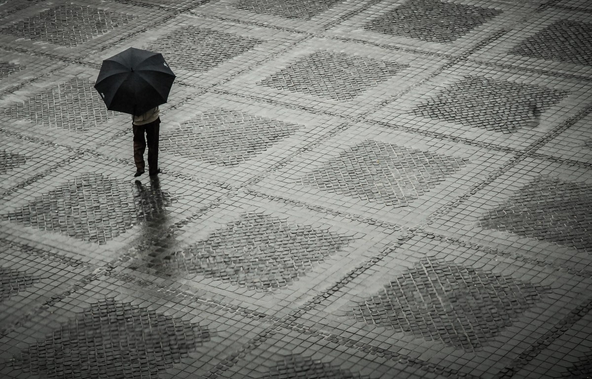 Meteorologii anunță trei zile ploioase, cu vijelii și furtuni