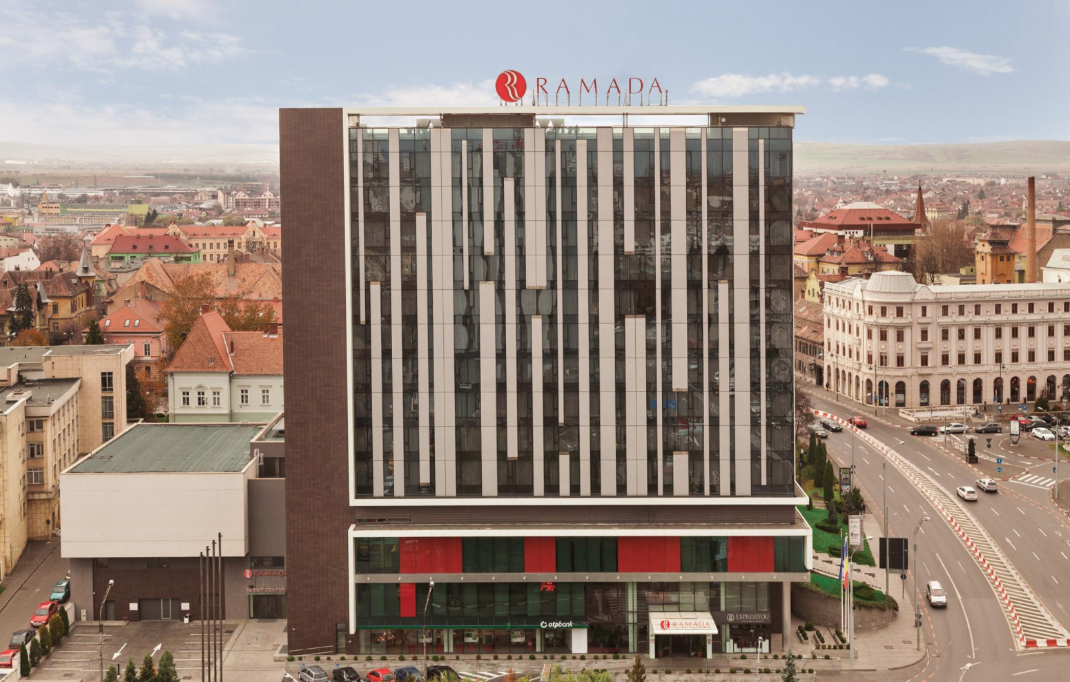 ”Industria ospitalităţii” îşi reia activitatea. Hotelul Ramada îşi aşteaptă primii oaspeţi