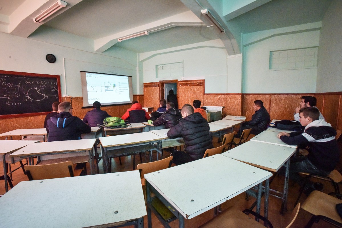 A fi sau a nu fi educația sexuală obligatorie în școli. Ce spun parlamentarii de Sibiu