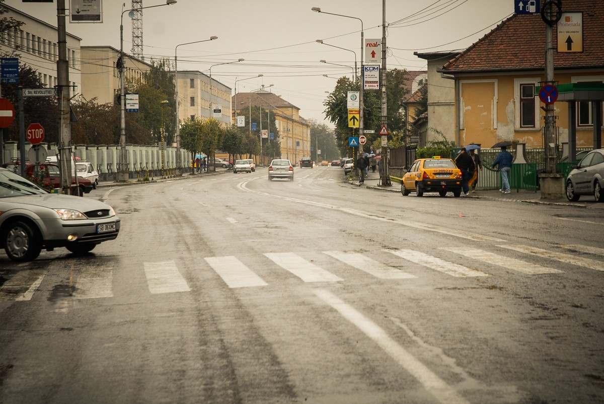Meteorologii au prelungit codul galben de ploi torențiale până luni