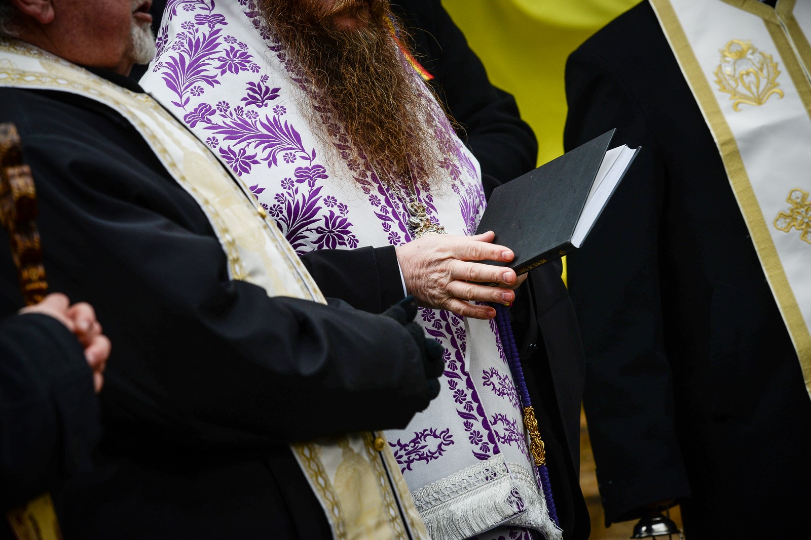 Un preot și soția sa, internați cu COVID-19. Alte patru persoane ar fi infectate