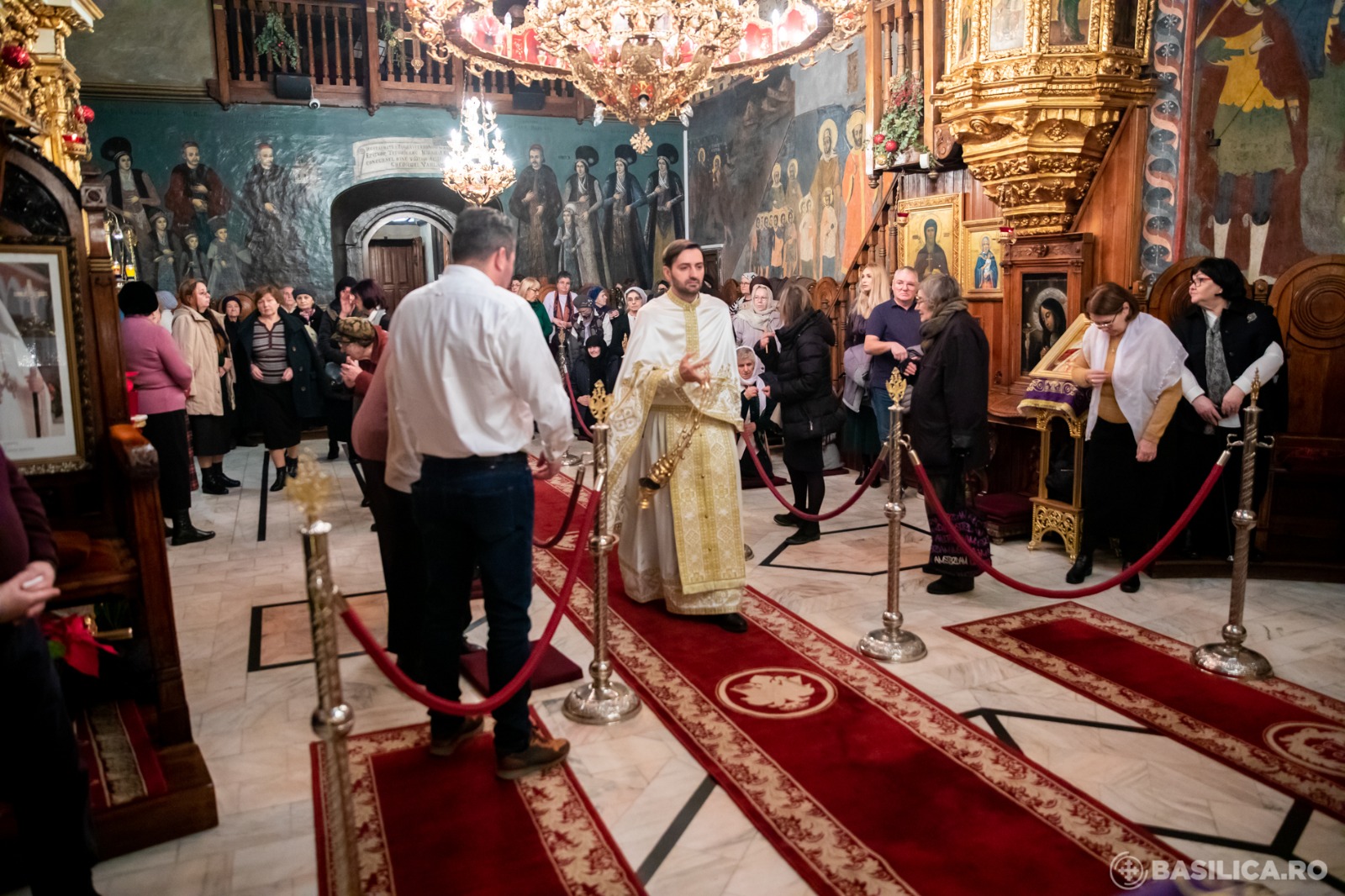 Noi reguli în biserici, din 17 iunie. Credincioșii trebuie să-și facă programare pentru spovedanie