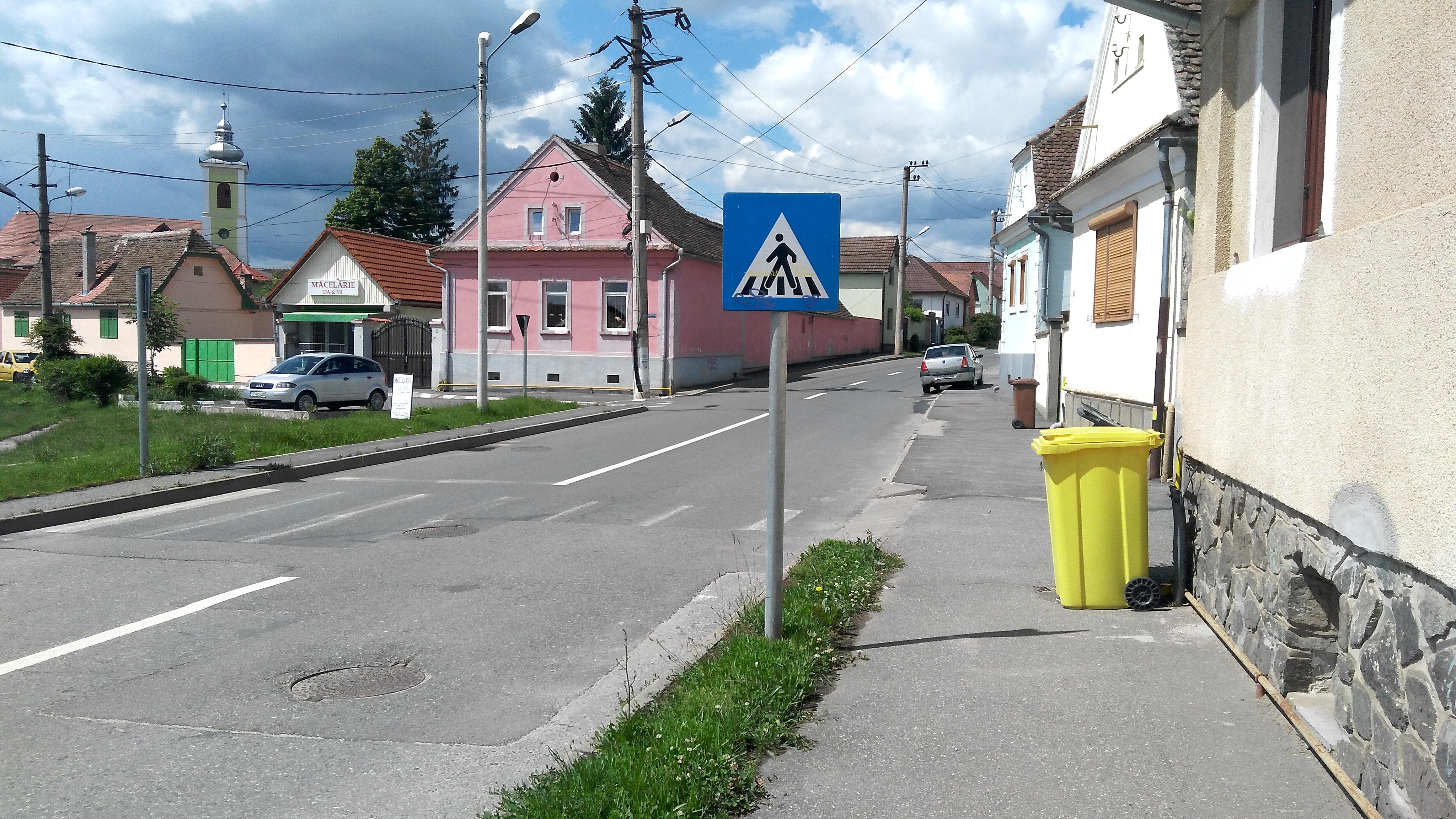 Povestea unei treceri de pietoni: ”nu pot să ies din curte fără să încalc codul rutier”