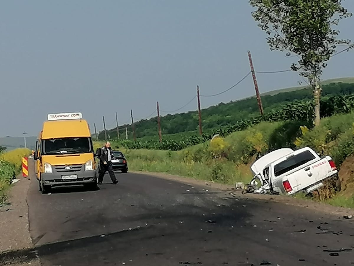 FOTO - Accident frontal între Loamneș și Alămor. Un tânăr este în stare gravă