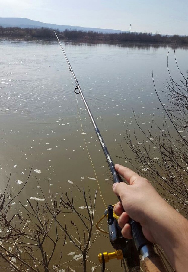 Reguli noi pentru pescari, deși a trecut prohibiția. ”Pentru unii relaxare înseamnă boxe și grătar pe malul apei”