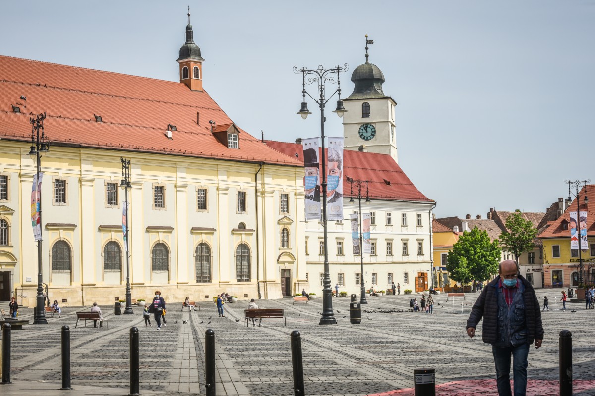 ANM: Zilele însorite și călduroase vor alterna cu cele ploioase și reci în prima lună de vară