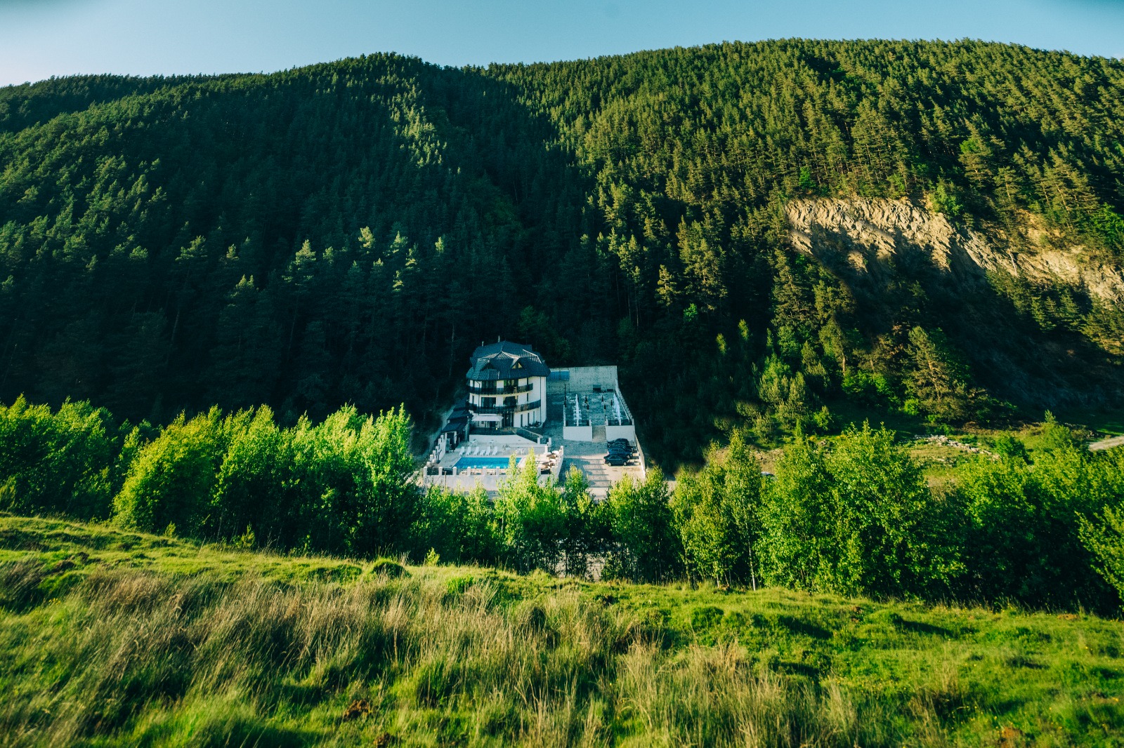 S-a deschis terasa Carpentiere Arena: Valea Ștezii mai frumoasă ca oricând