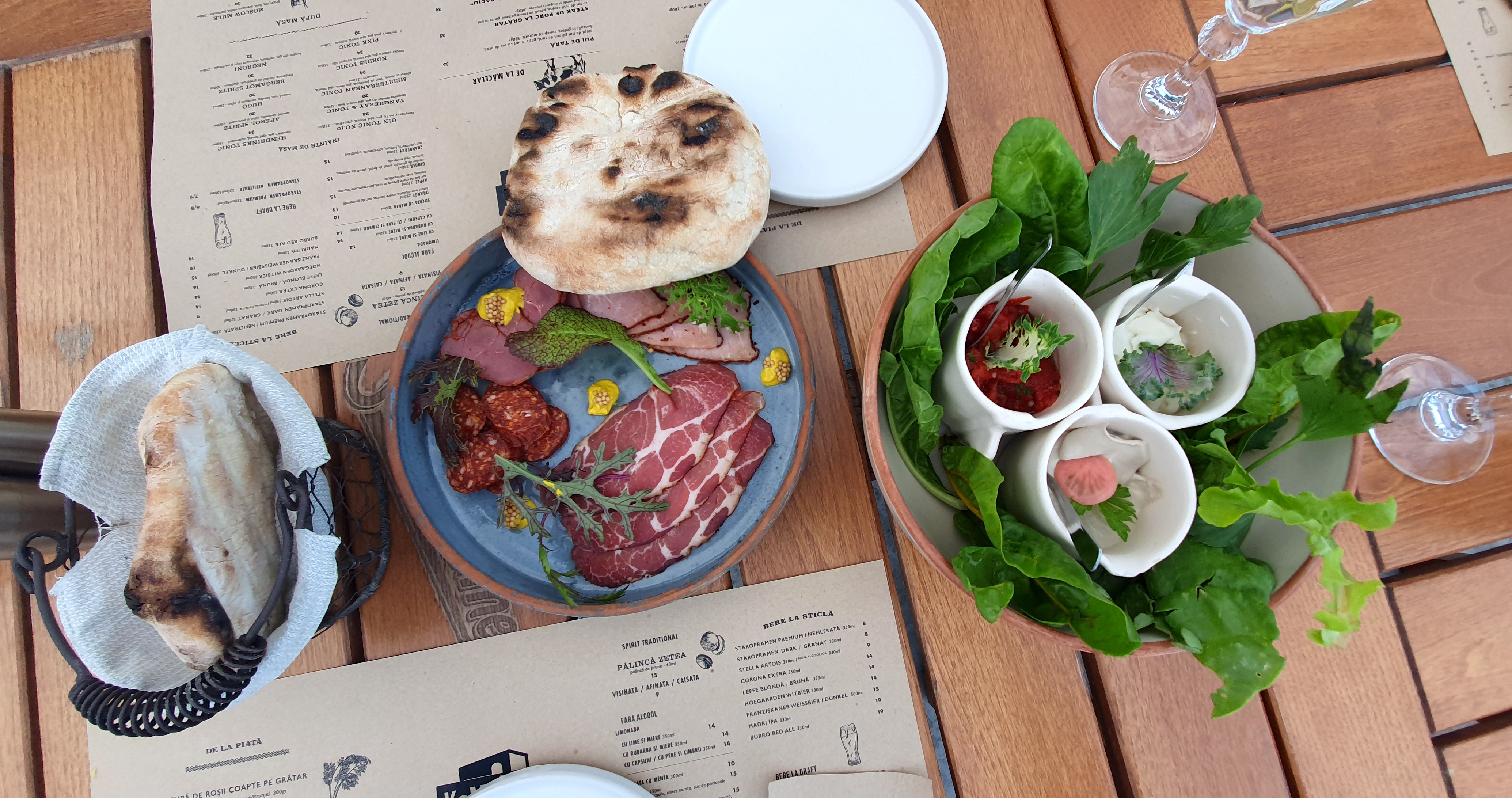 Înapoi, la restaurant: am mâncat fragmente de vară și am ”gustat” liziera pădurii