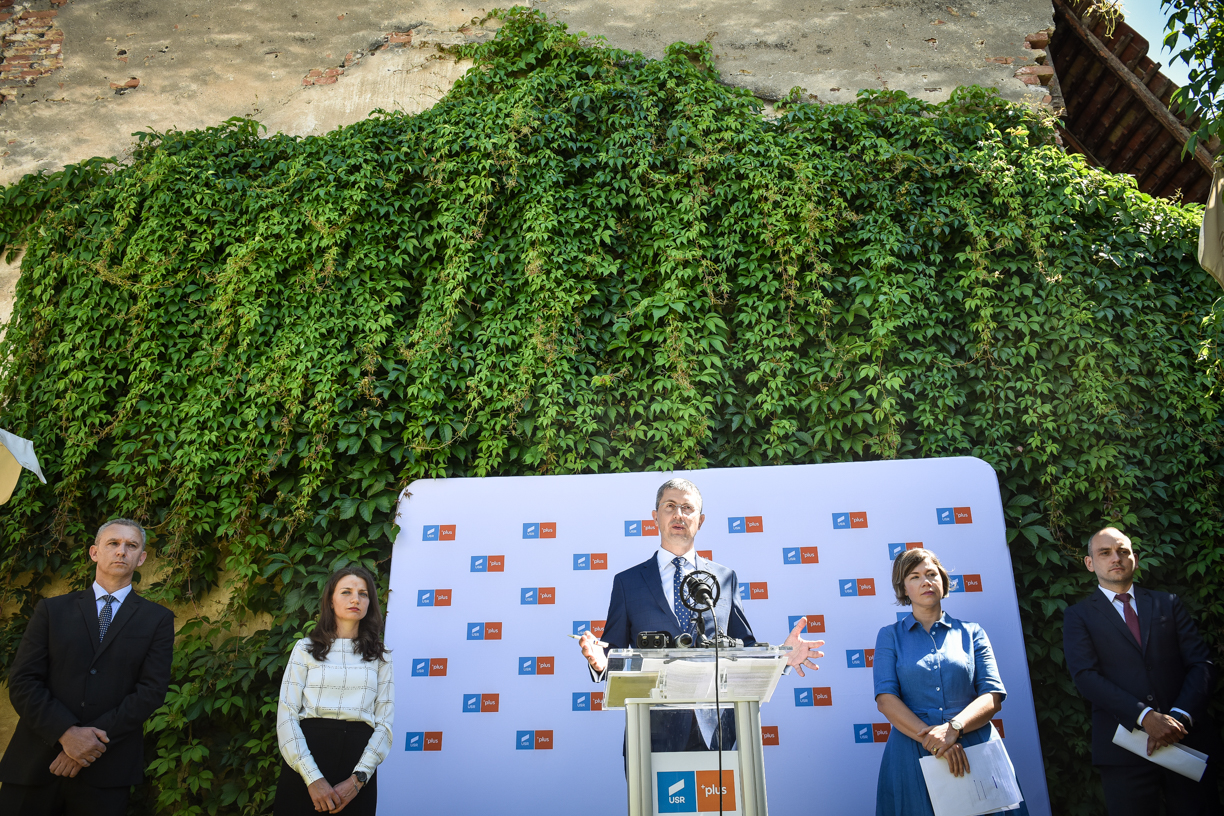 USR-PLUS: În Sibiu, treaba nu mai merge ceas. Ceasul dă rateuri