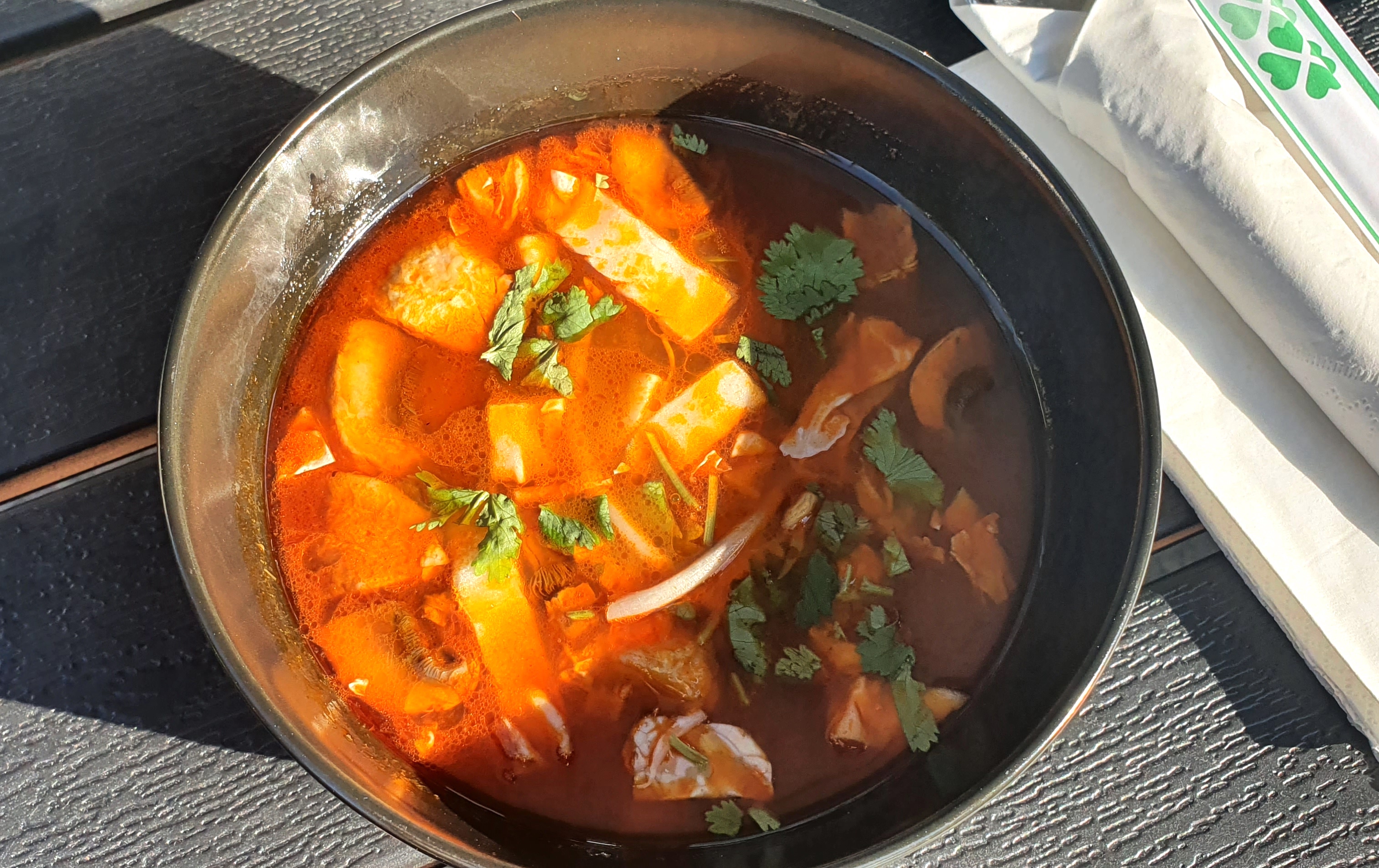 The Wok. Restaurantul la care am mâncat cea mai românească supă Tom Yum Goong