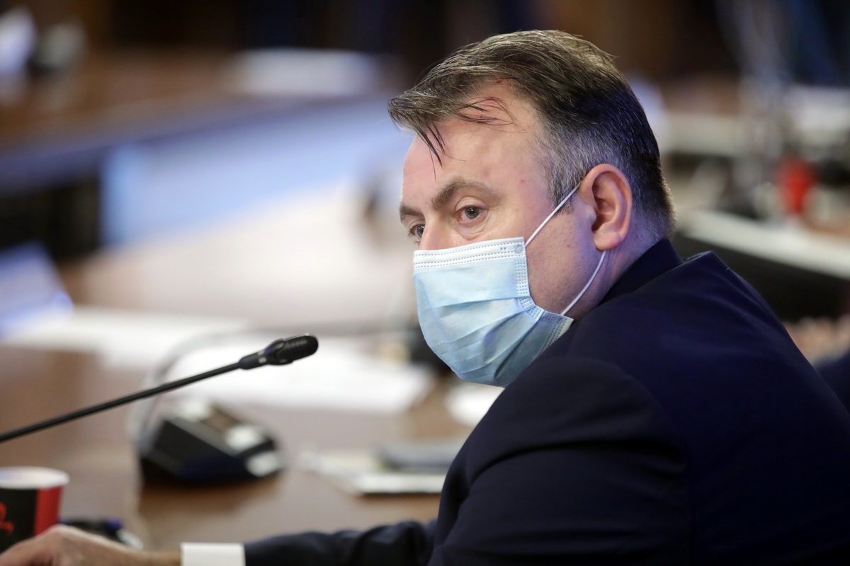 Tătaru: în acest moment nu dicutăm de amânarea nici a şcolii, nici a alegerilor