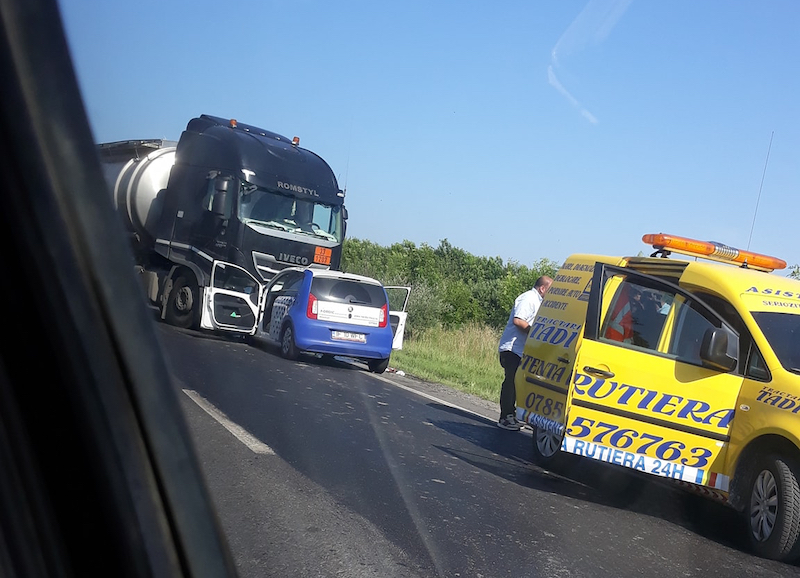 Accident frontal la Veștem. Cisterna a intrat pe contrasens