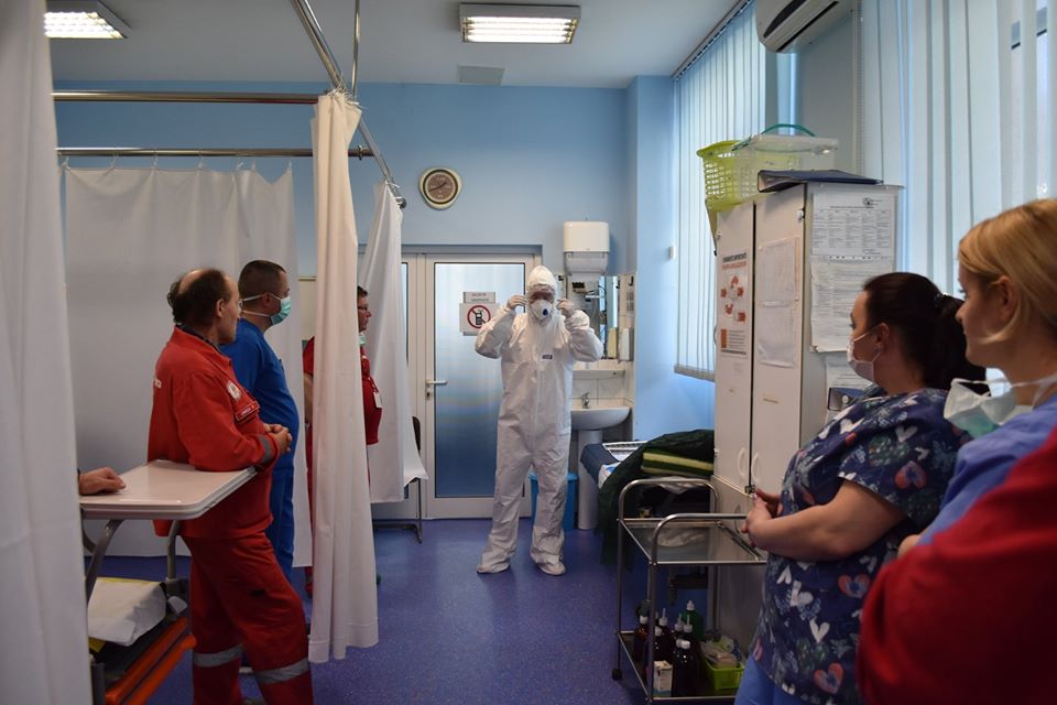 450 cazuri noi de COVID-19 și 20 decese, în ultimele 24 de ore