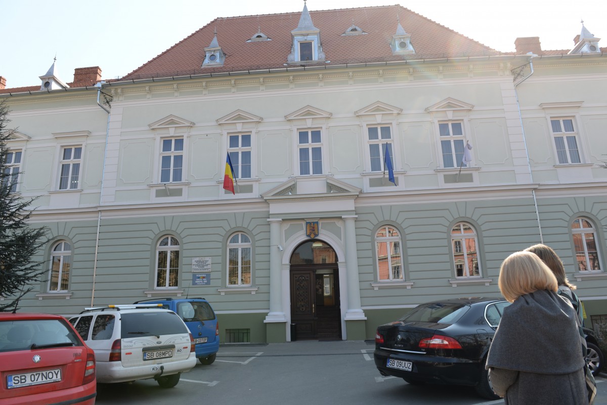 COVID-19: Patru angajate ale Primăriei Sibiu testate pozitiv