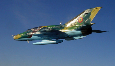 Patru Mig-uri și o formație de elicoptere survolează Sibiul de Ziua Aviației