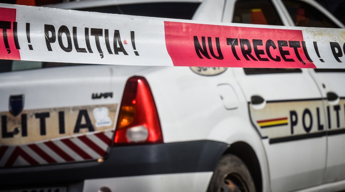 Un șofer sub influența alcoolului a intrat cu mașina în zidul unei case