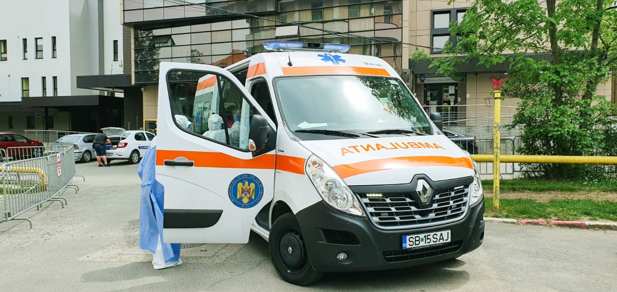 Testare în masă la ambulanță. Doi asistenți din Mediaș au fost depistați pozitiv