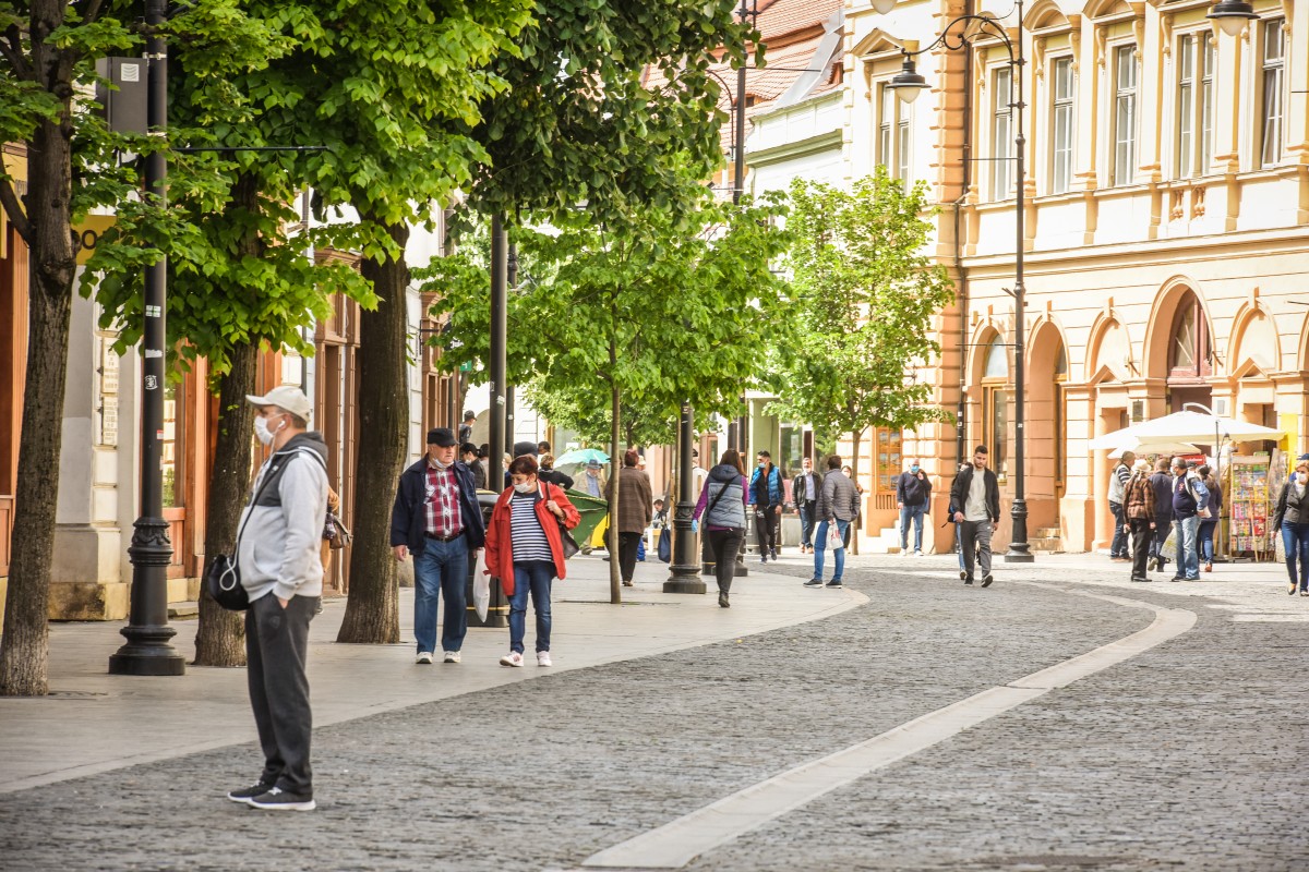 Orban: discutăm posibilitatea de a impune purtarea măștii în spații deschise, foarte aglomerate